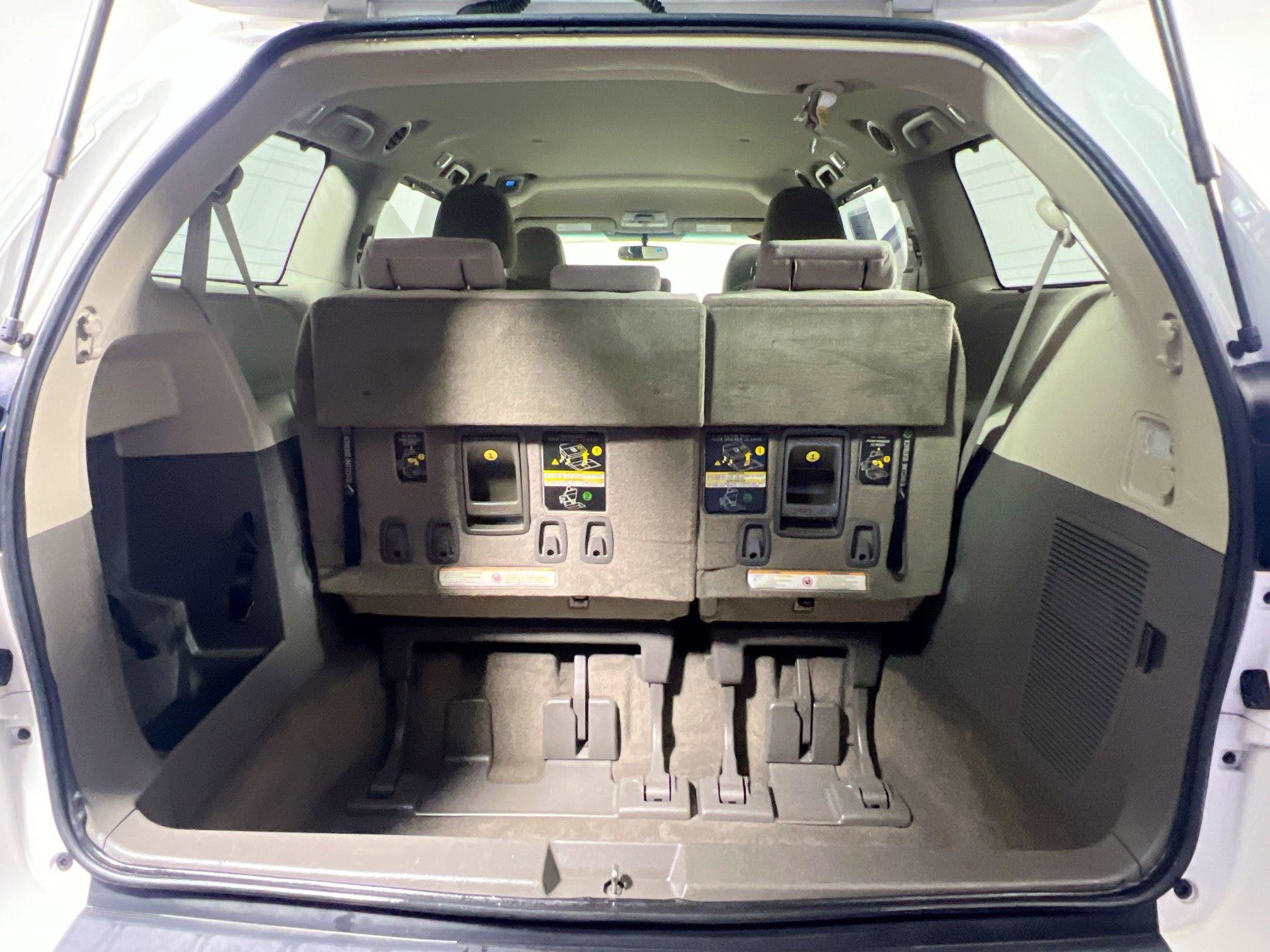 Used 2016 Toyota Sienna LE image 33