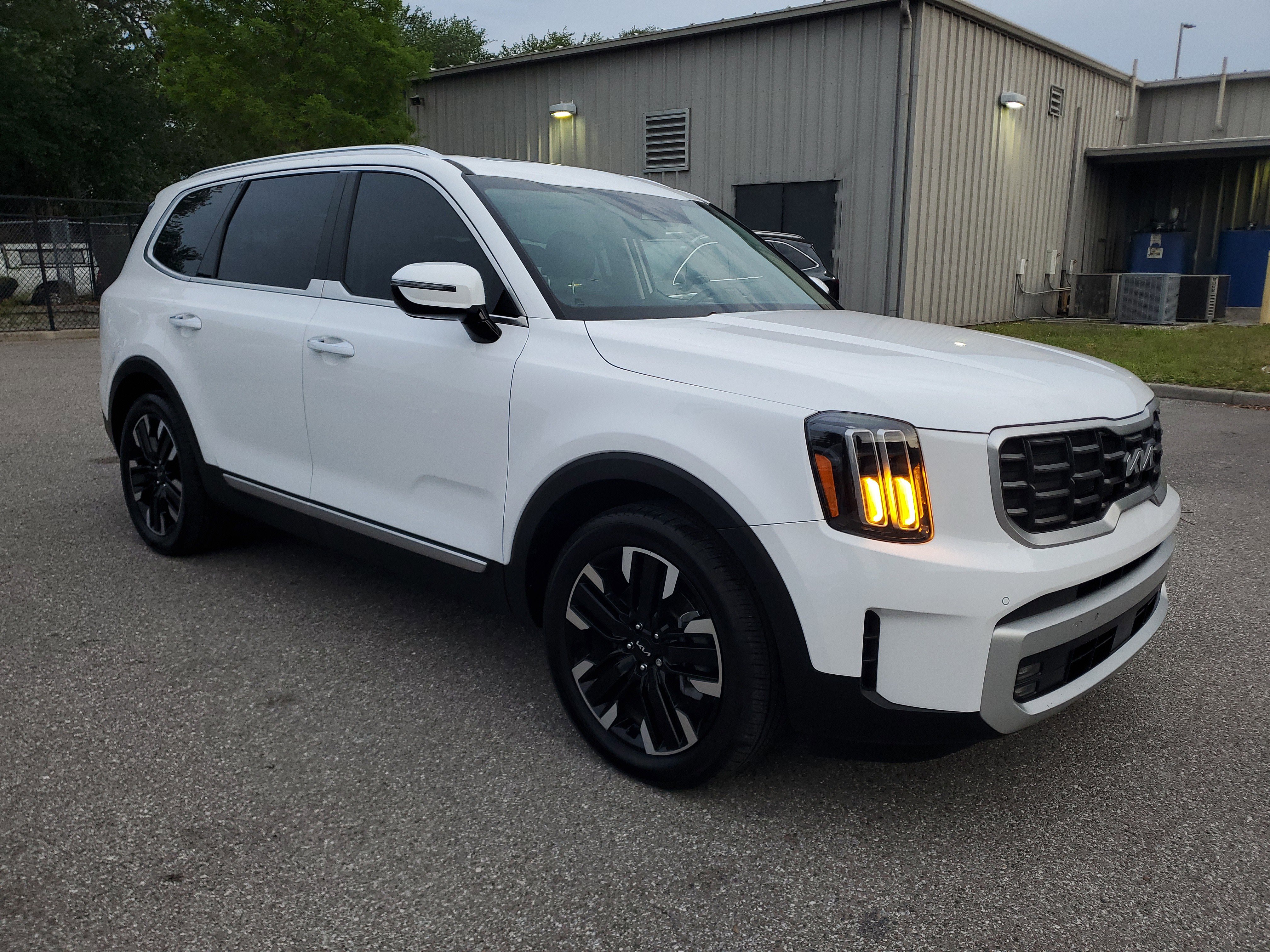 Used 2024 Kia Telluride SX Prestige w/ Towing Package AWD/4WD image 5