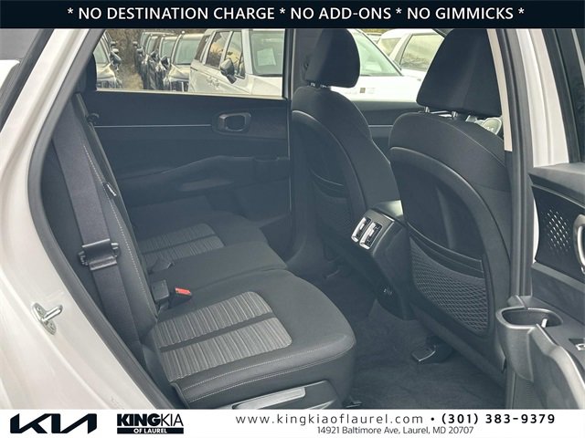 Used 2025 Kia Sorento LX image 17