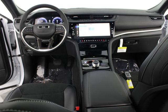 New 2026 Jeep Grand Cherokee Altitude image 10