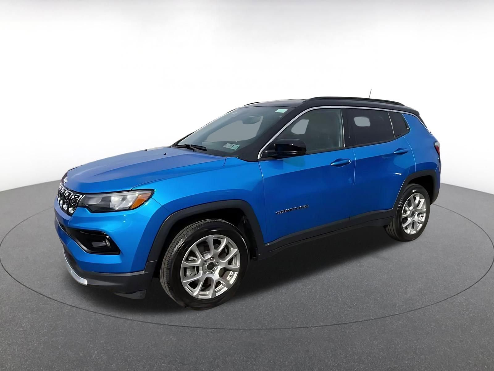 Used 2025 Jeep Compass Limited AWD/4WD image 8