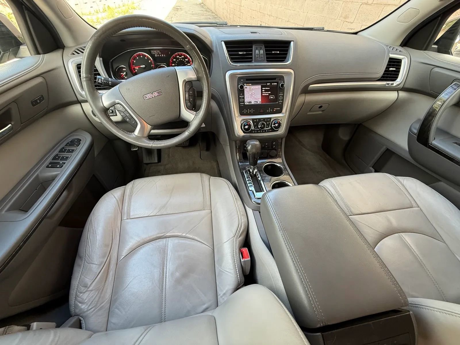 Used 2015 GMC Acadia SLT image 16