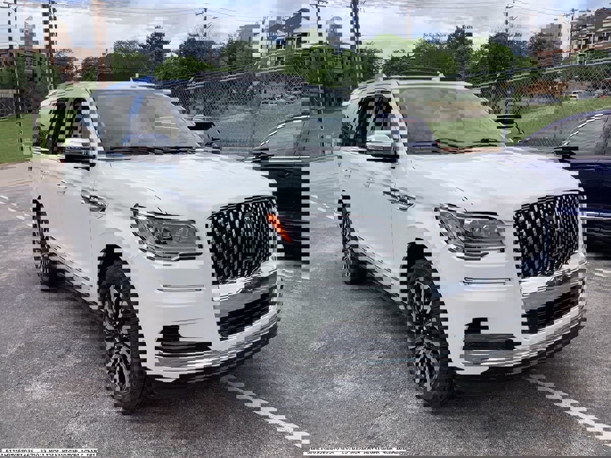 Used 2023 Lincoln Navigator Black Label AWD/4WD image 4