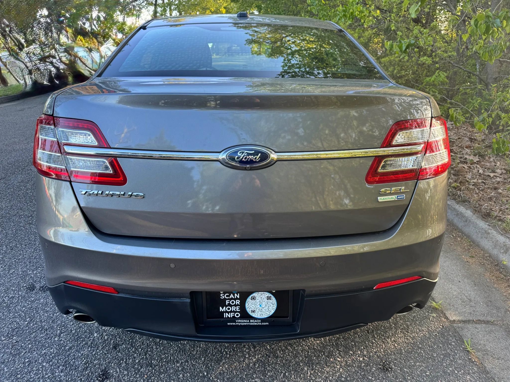 Used 2014 Ford Taurus SEL w/ Equipment Group 201A image 7