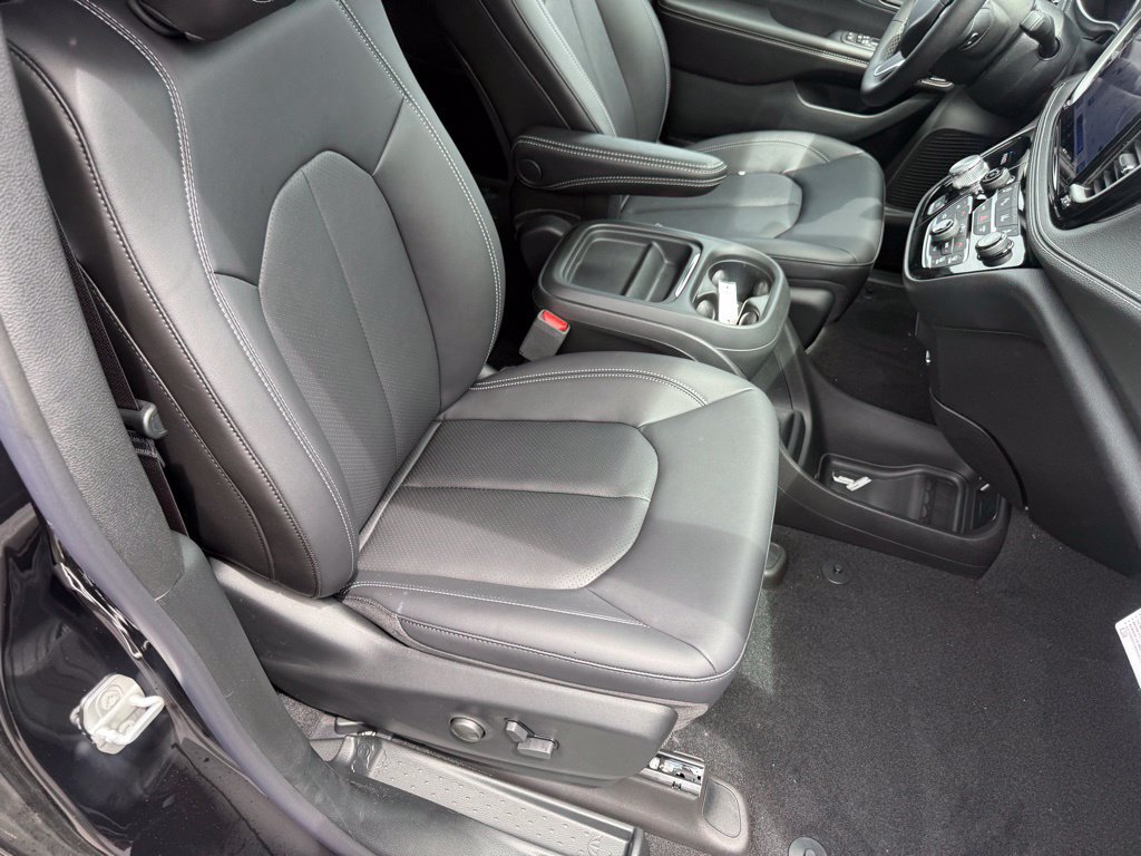 New 2027 Chrysler Pacifica Select w/ Family Tech Group FWD image 56