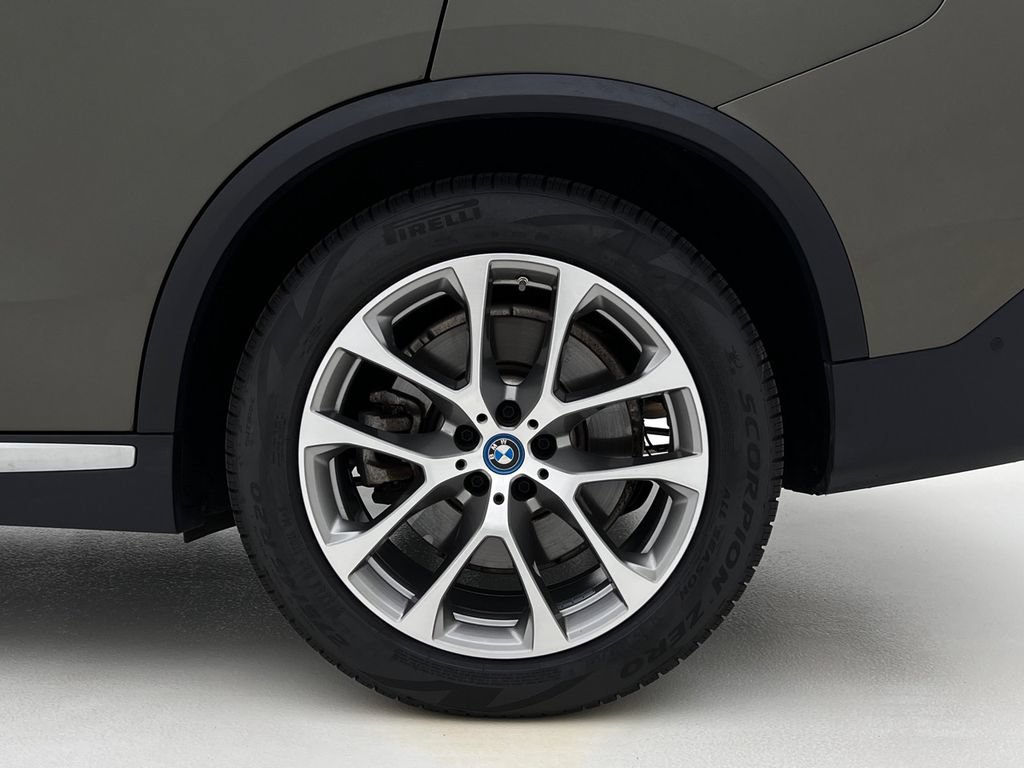 Used 2024 BMW X5 xDrive50e w/ Premium Package AWD/4WD image 28