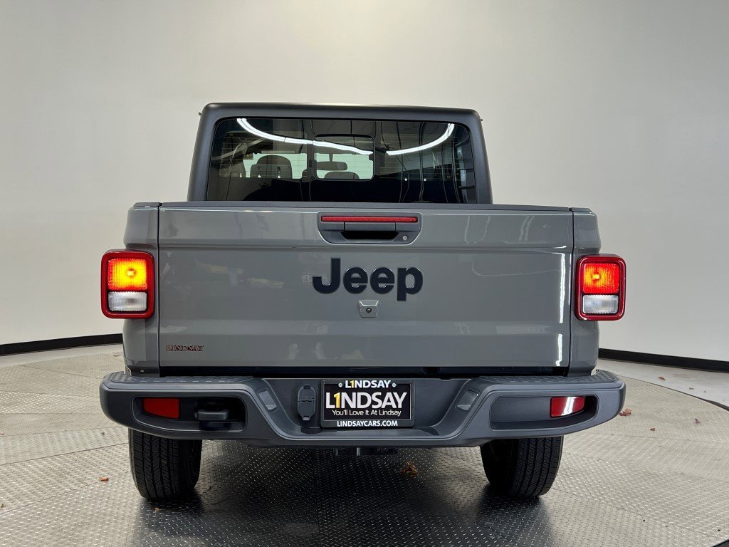 Certified 2023 Jeep Gladiator Sport image 7