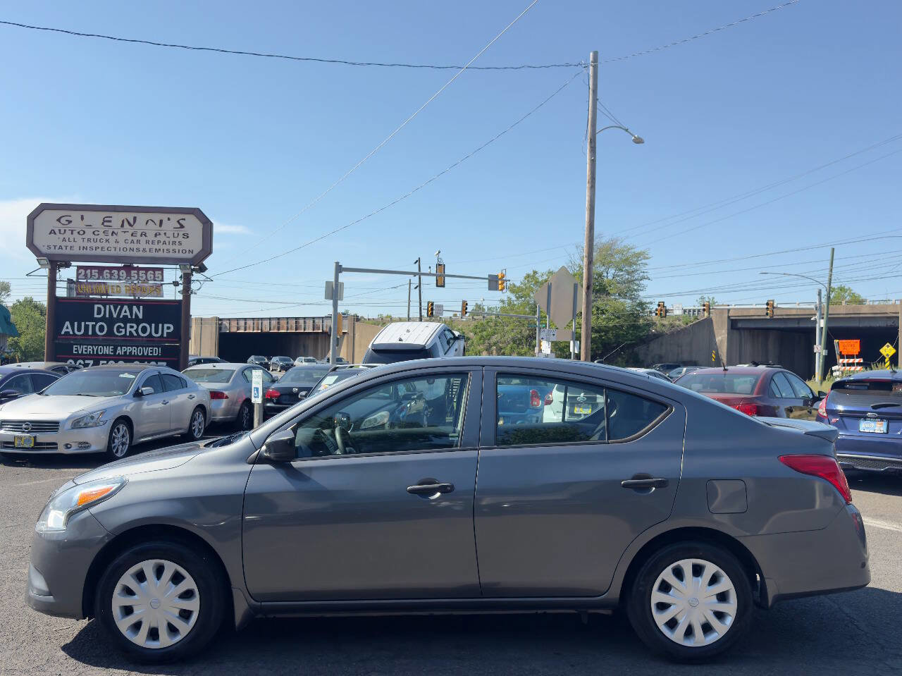 Used 2018 Nissan Versa S Plus FWD image 3
