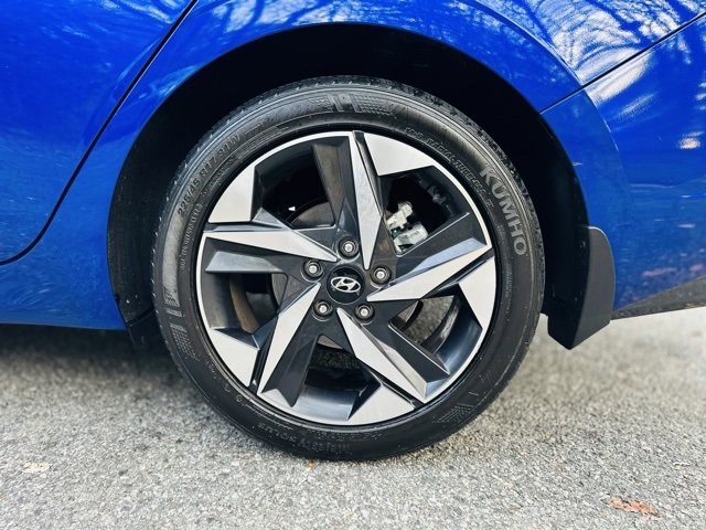 Used 2023 Hyundai Elantra Limited image 29