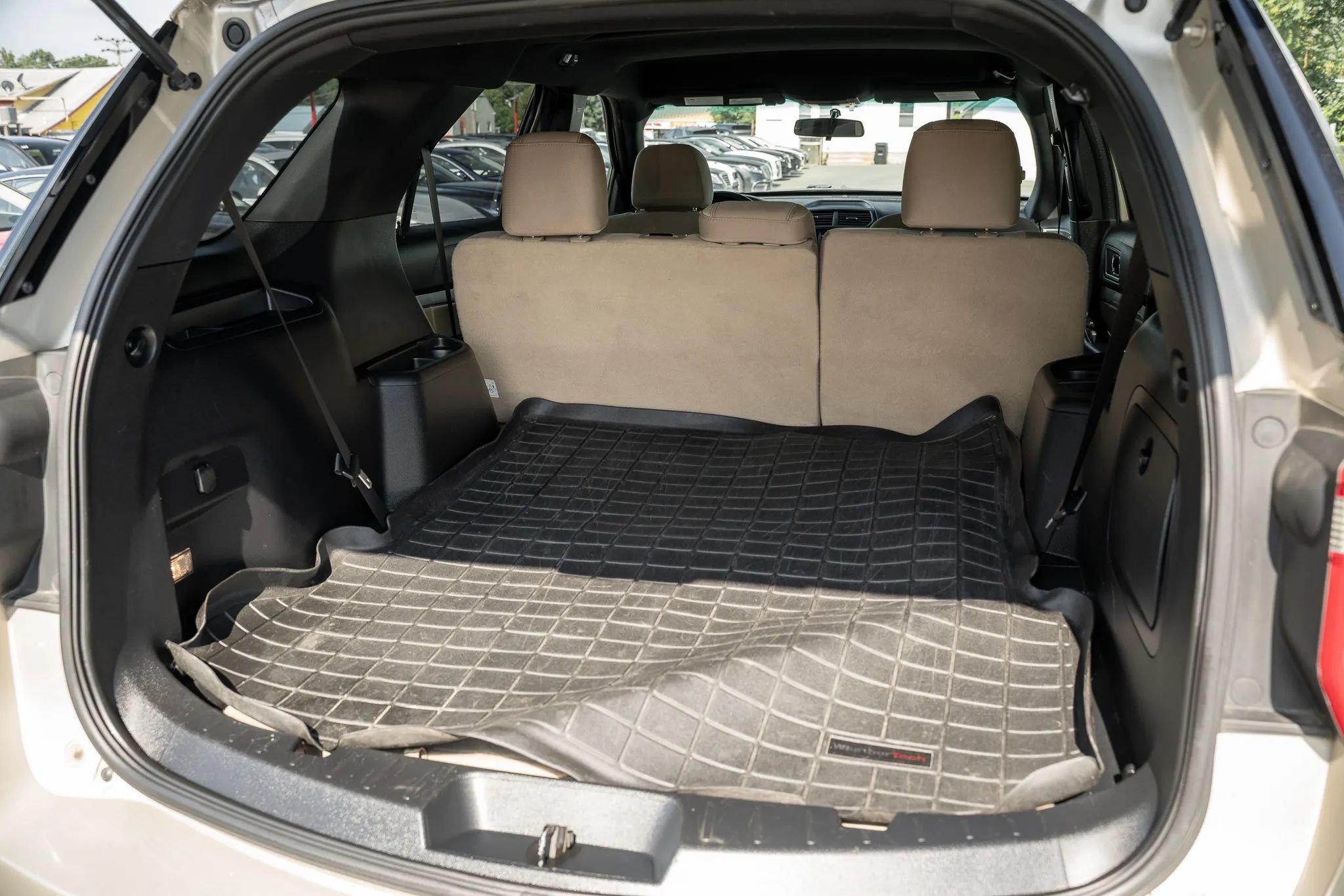 Used 2017 Ford Explorer XLT FWD image 10