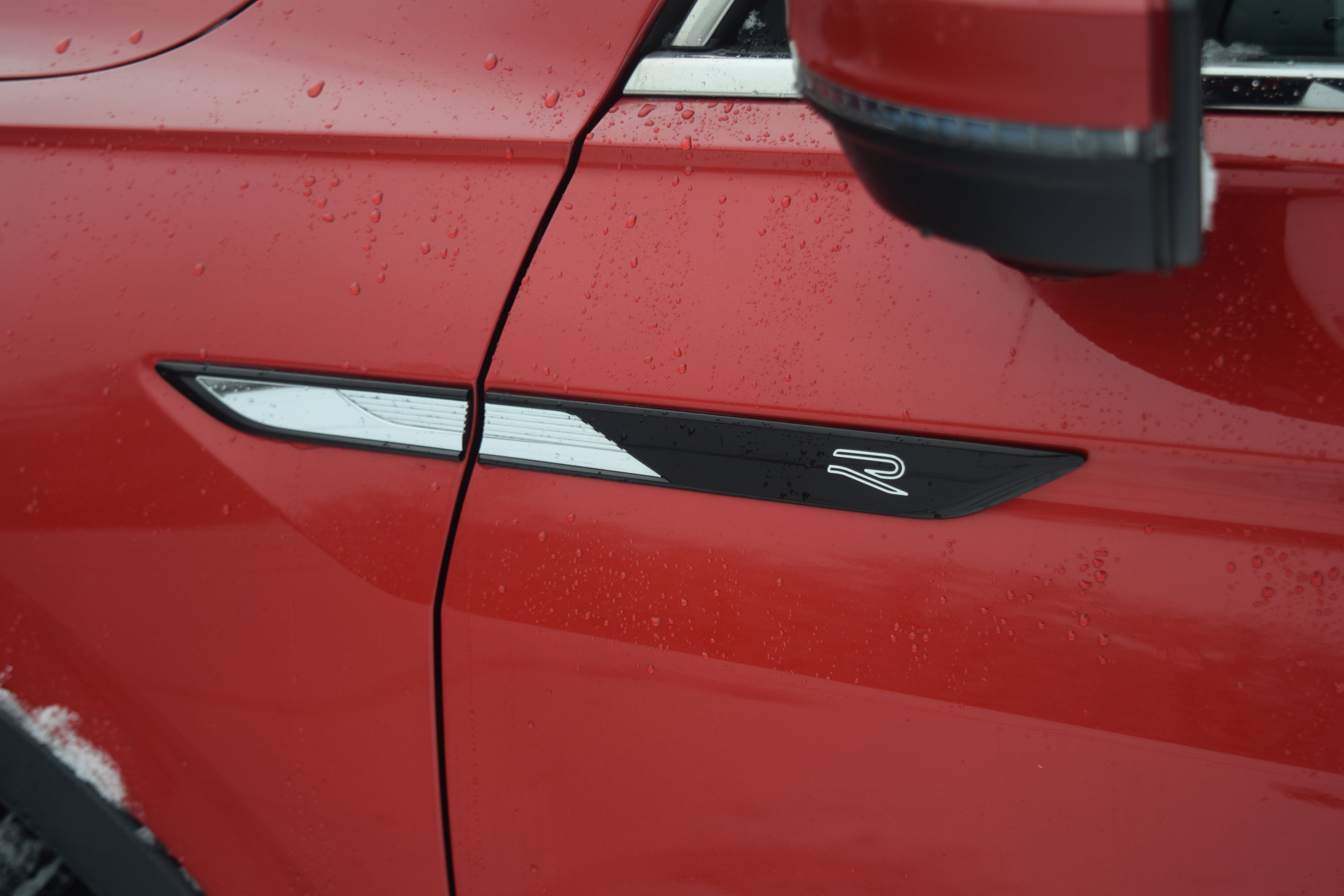 Used 2024 Volkswagen Tiguan SEL R-Line image 28