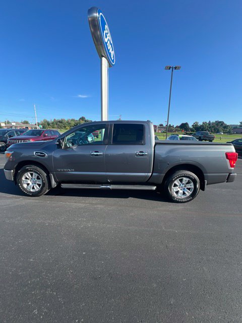 Used 2017 Nissan Titan SV AWD/4WD image 8