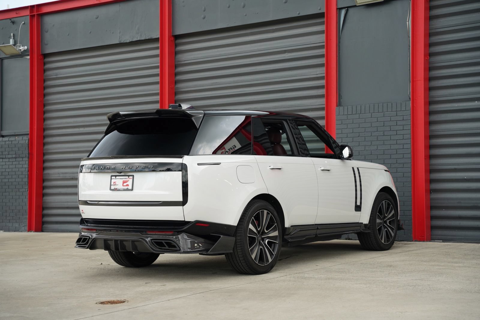 Used 2025 Land Rover Range Rover SE AWD/4WD image 14