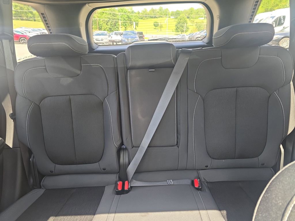 New 2025 Jeep Grand Cherokee Laredo X w/ Luxury Tech Group I image 24