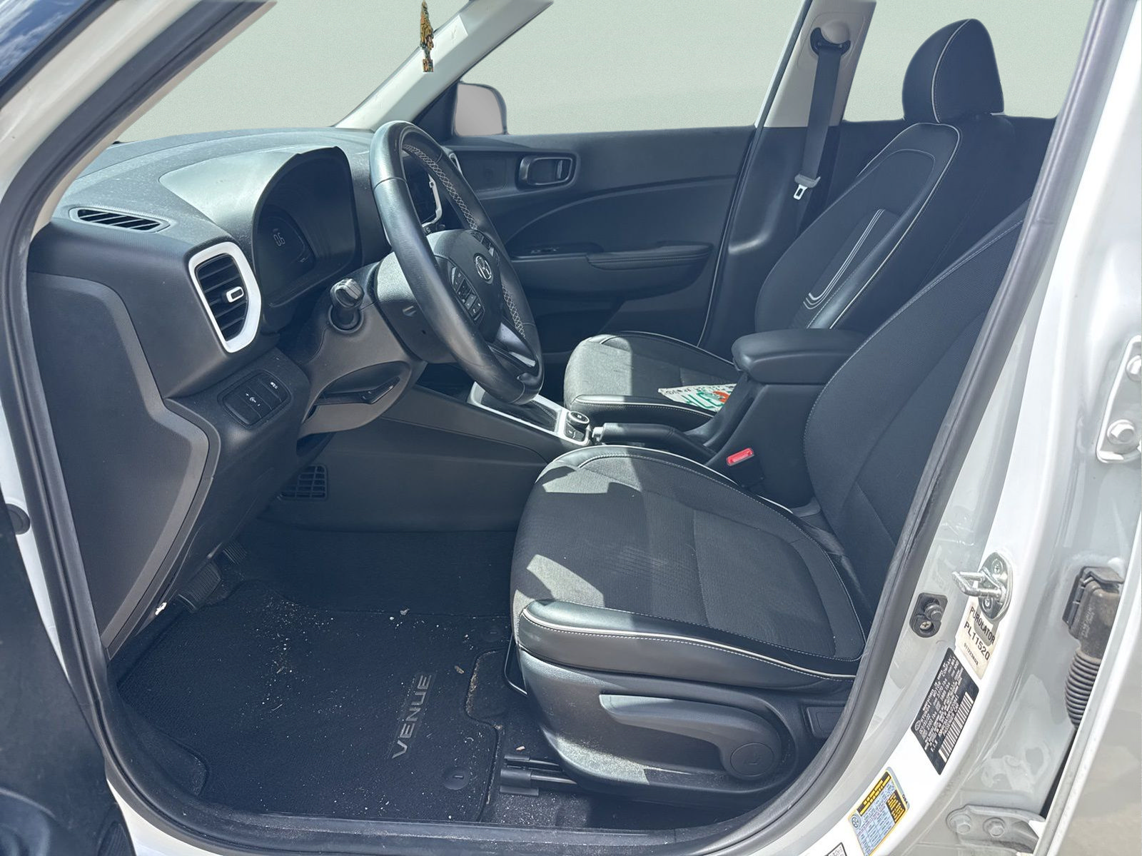 Used 2023 Hyundai Venue Limited FWD image 20