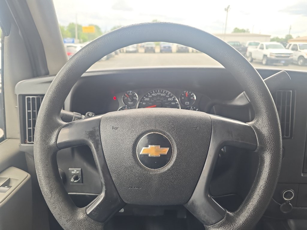 Used 2015 Chevrolet Express 2500 RWD image 24
