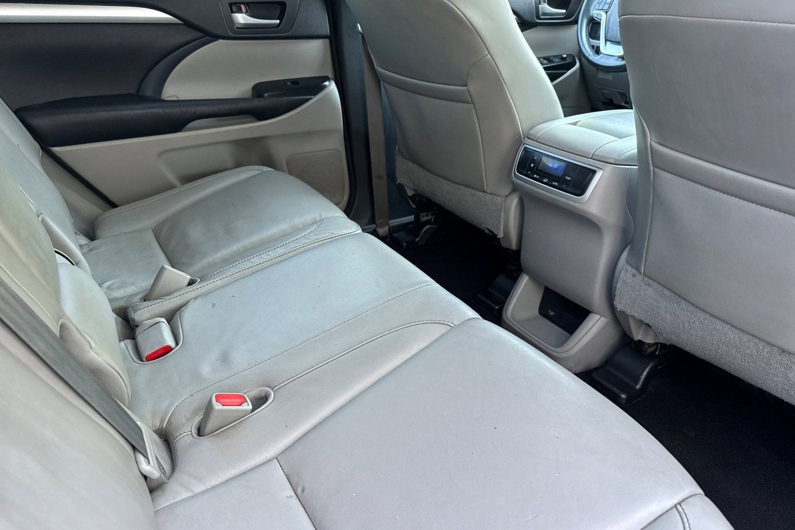 Used 2016 Toyota Highlander XLE AWD/4WD image 30