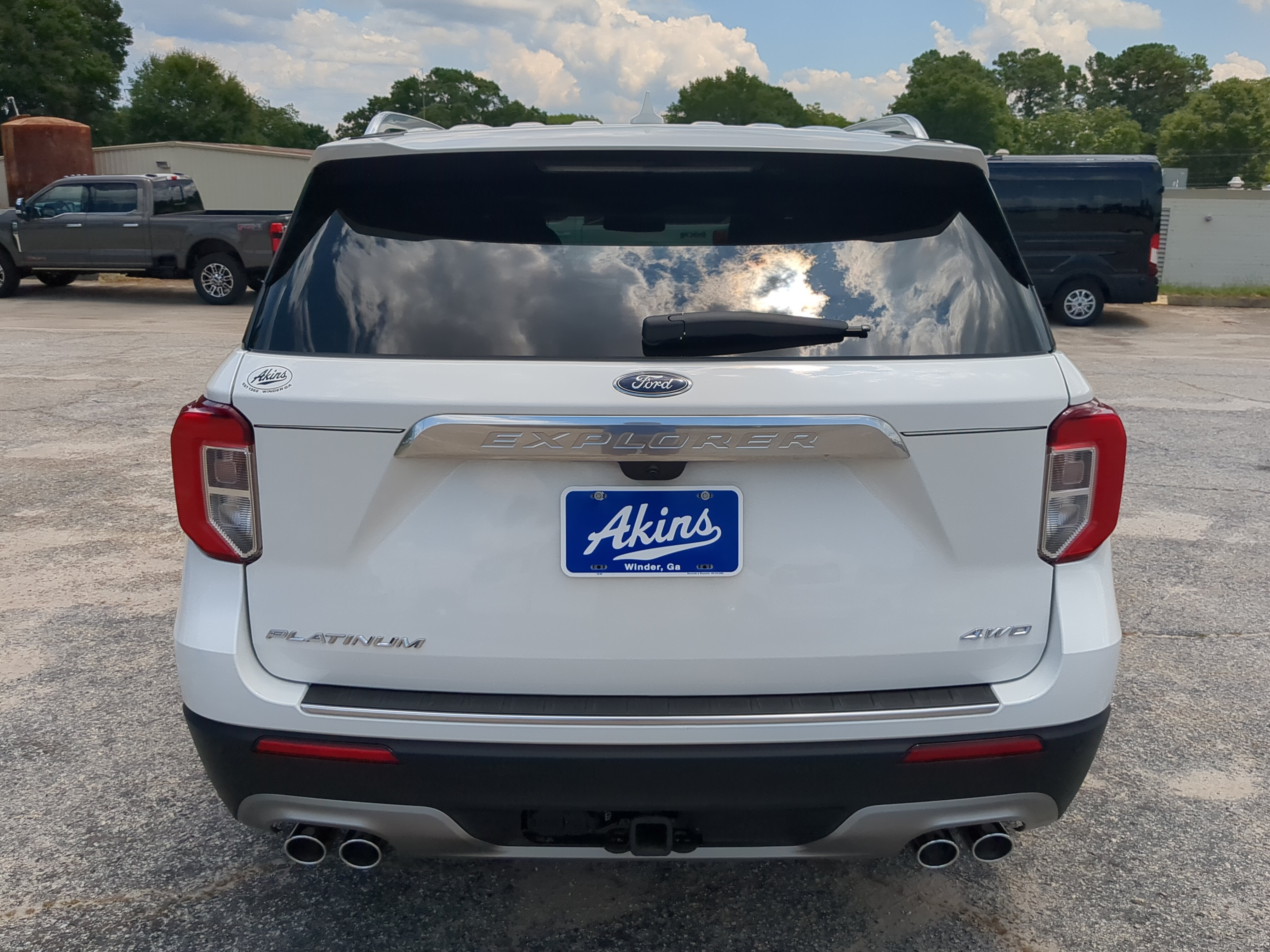 Certified 2023 Ford Explorer Platinum w/ Technology Package AWD/4WD image 4