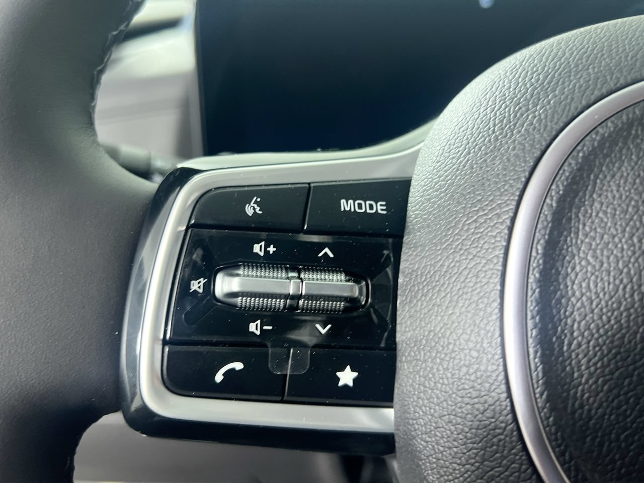 New 2027 Kia Carnival SX Prestige FWD image 18