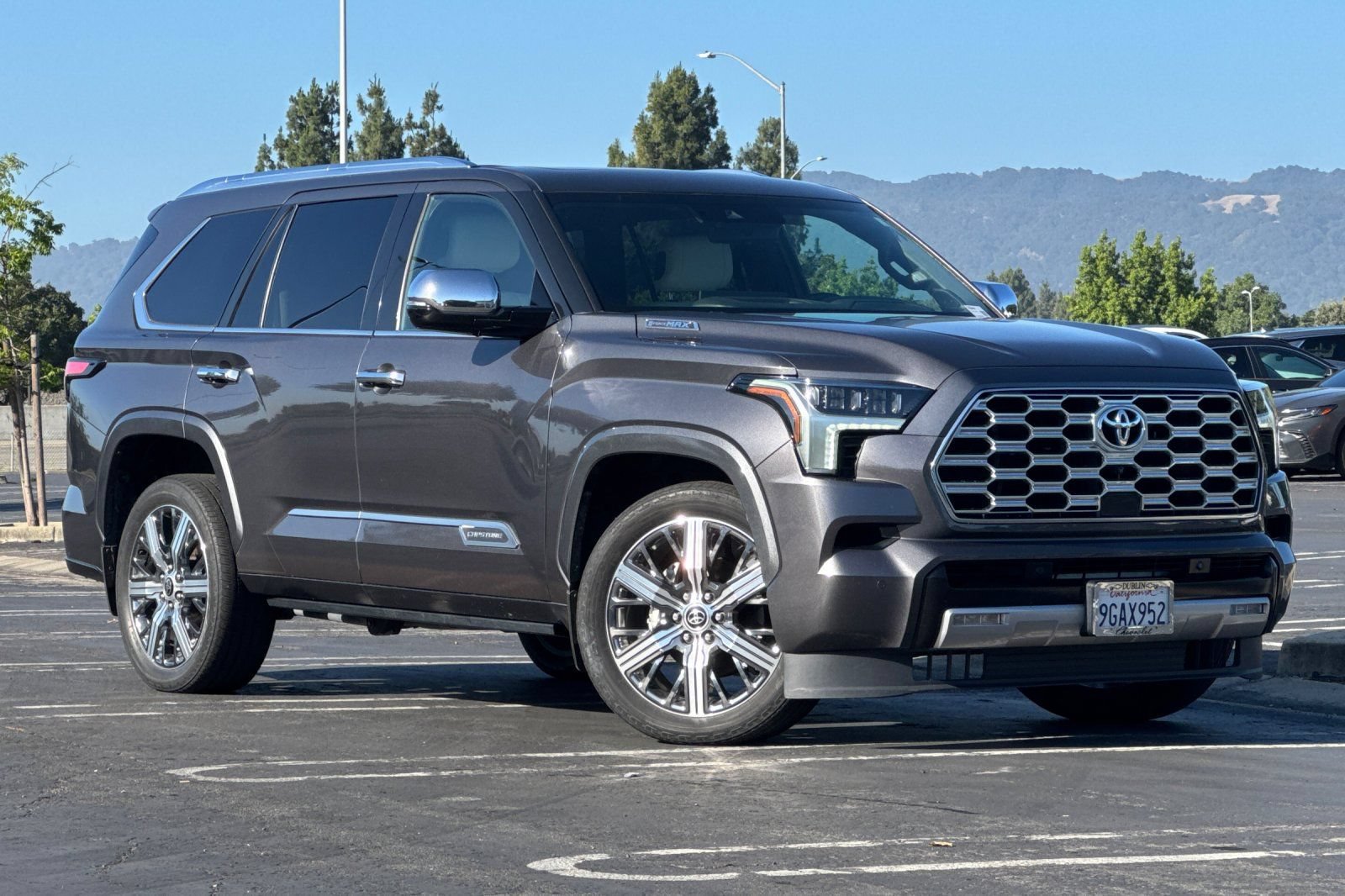 Used 2023 Toyota Sequoia Capstone AWD/4WD image 2