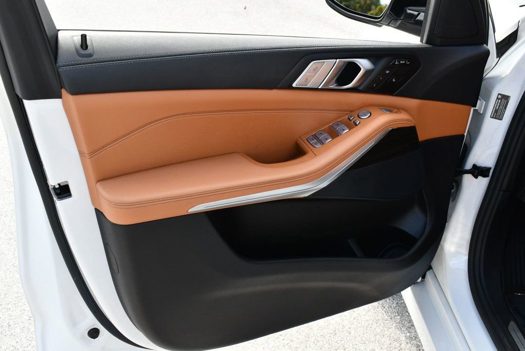 Used 2021 BMW X7 xDrive40i w/ Premium Package 2 image 40
