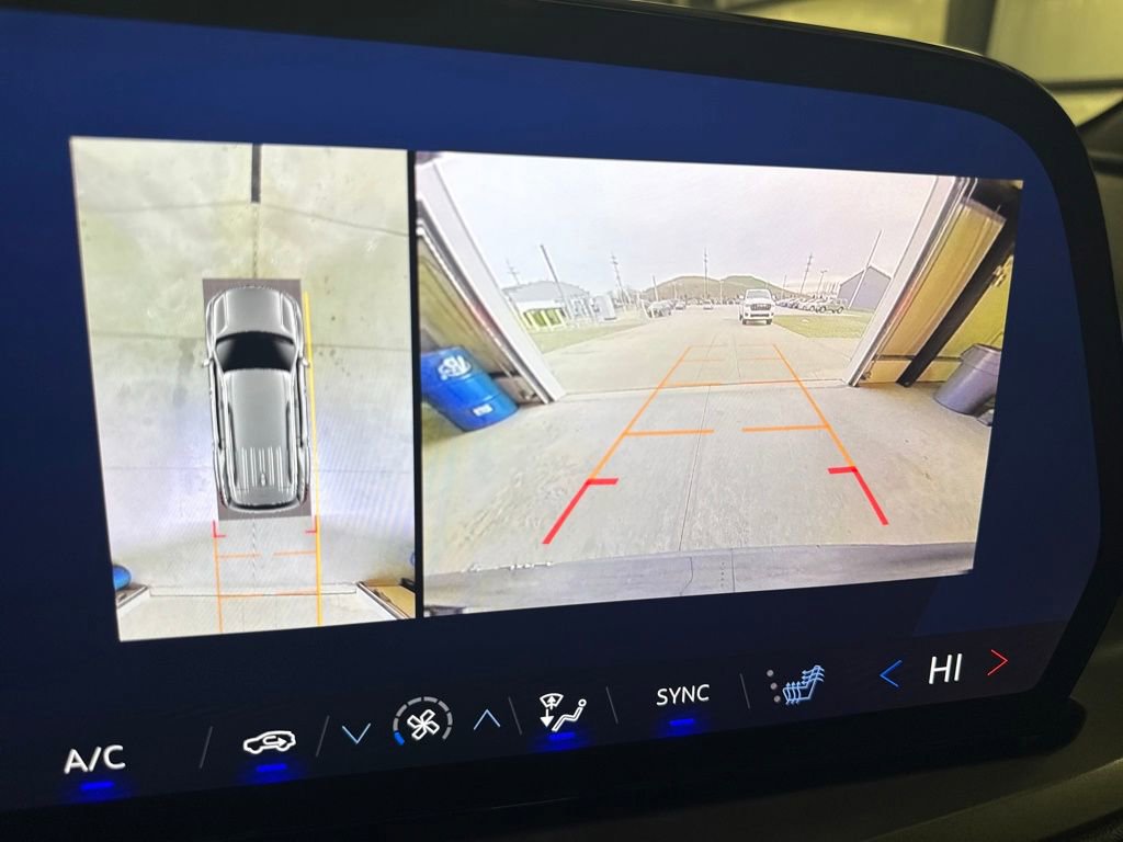 Used 2024 Chevrolet Traverse LT image 19