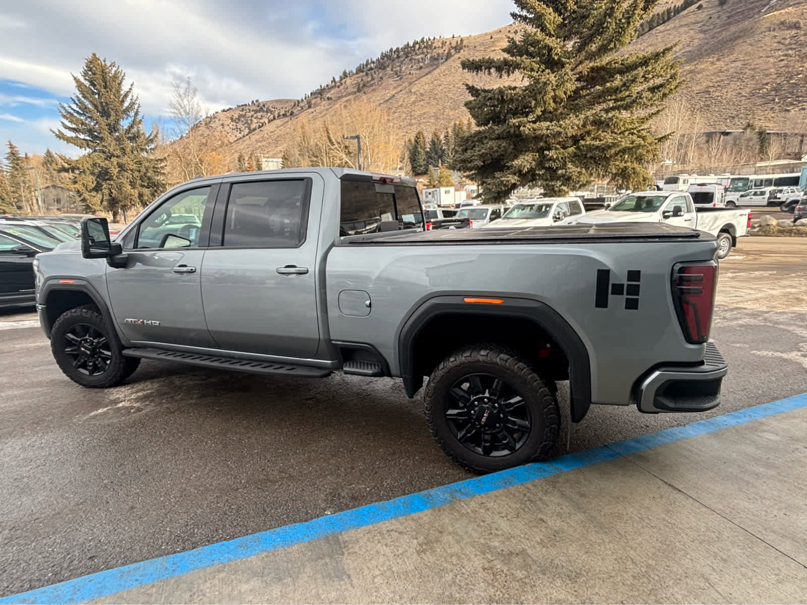 Used 2024 GMC Sierra 2500 AT4 w/ AT4 Premium Plus Package image 13