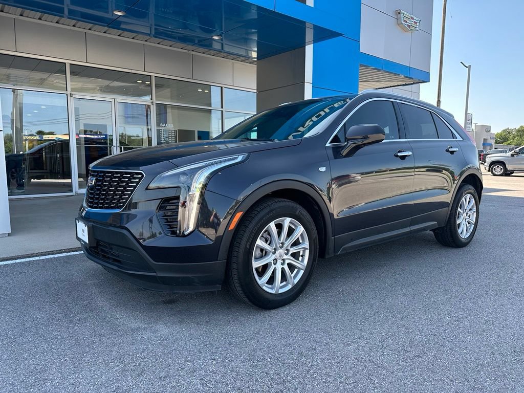 Used 2022 Cadillac XT4 Luxury w/ Cold Weather Package FWD image 1