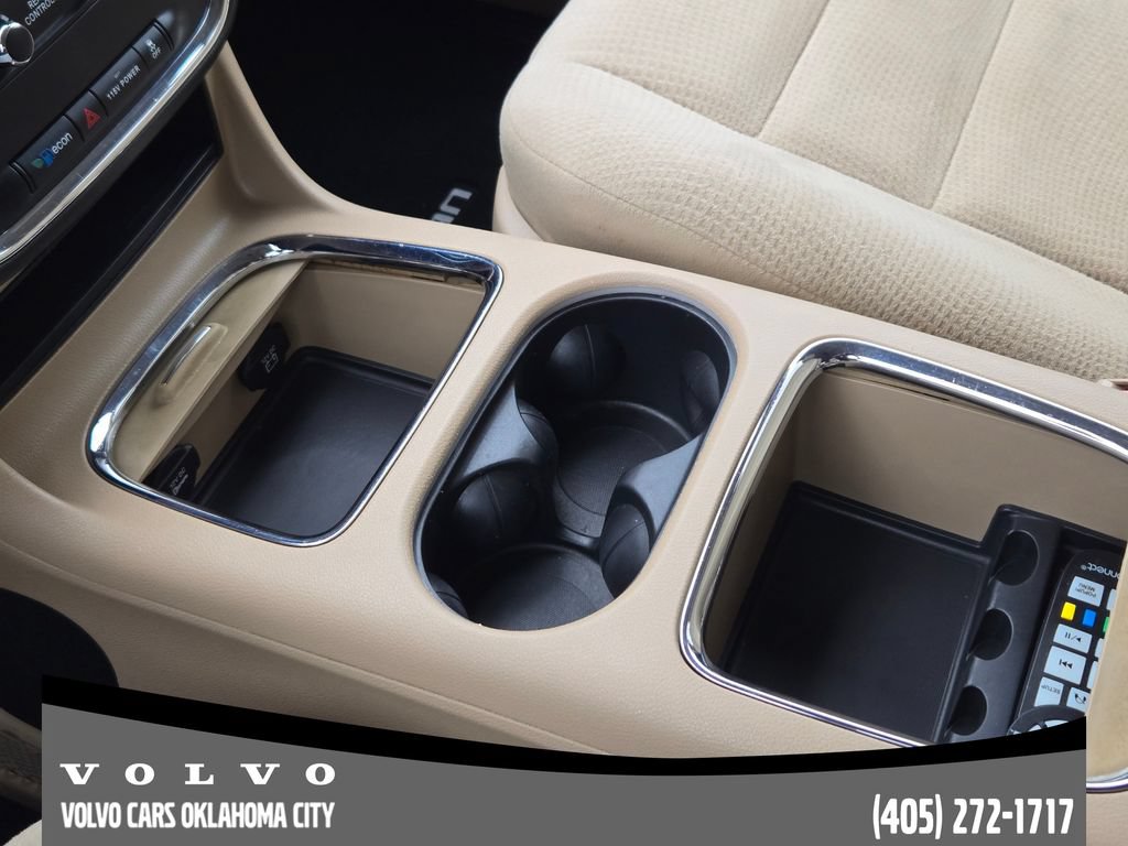 Used 2016 Dodge Grand Caravan SXT w/ Rear Park Assist Package FWD image 16