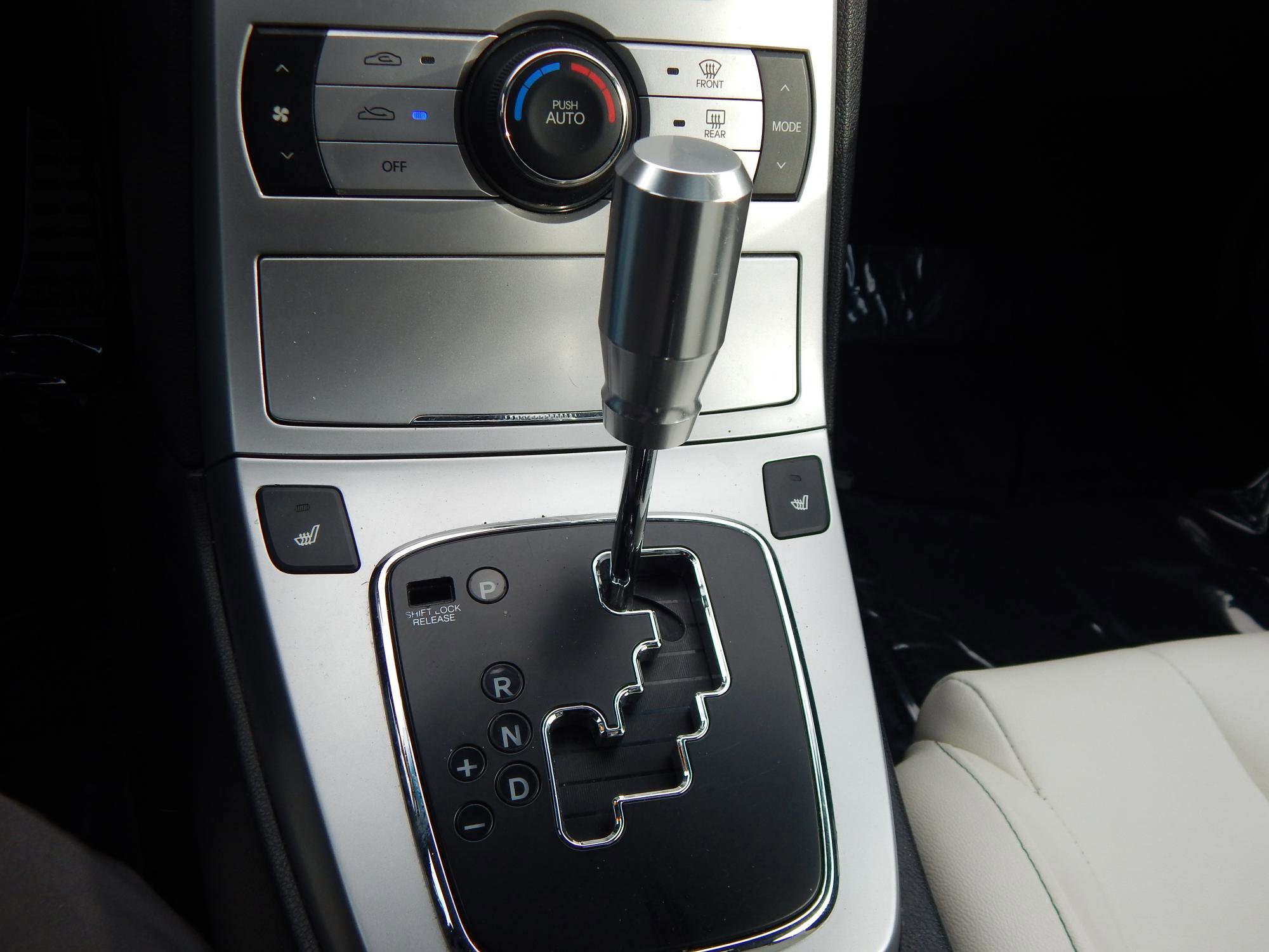 Used 2010 Hyundai Genesis 3.8 image 28