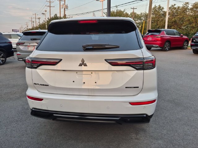 New 2026 Mitsubishi Outlander LE FWD image 4
