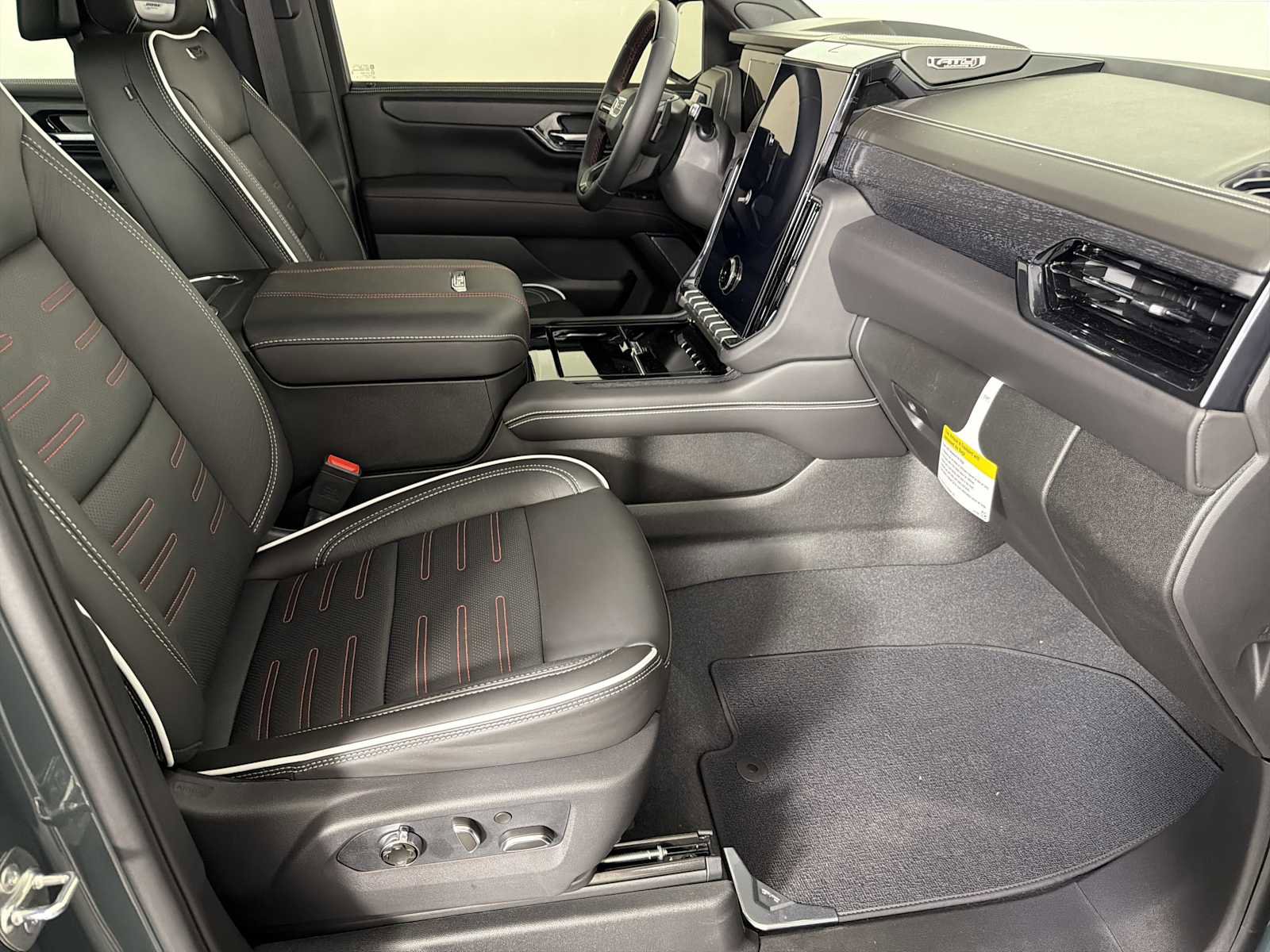 New 2026 GMC Yukon AT4 Ultimate AWD/4WD image 12