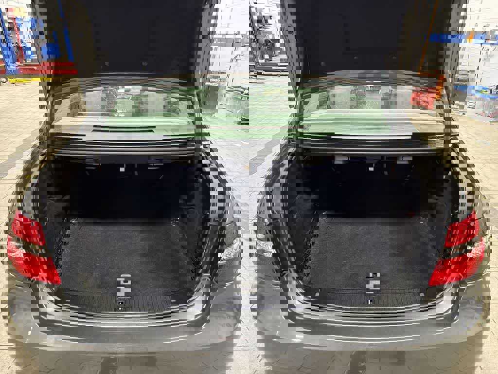 Used 2010 Mercedes-Benz E 63 AMG Sedan image 10