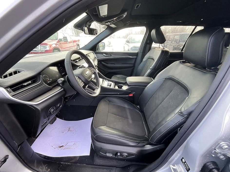 New 2026 Jeep Grand Cherokee Laredo image 14