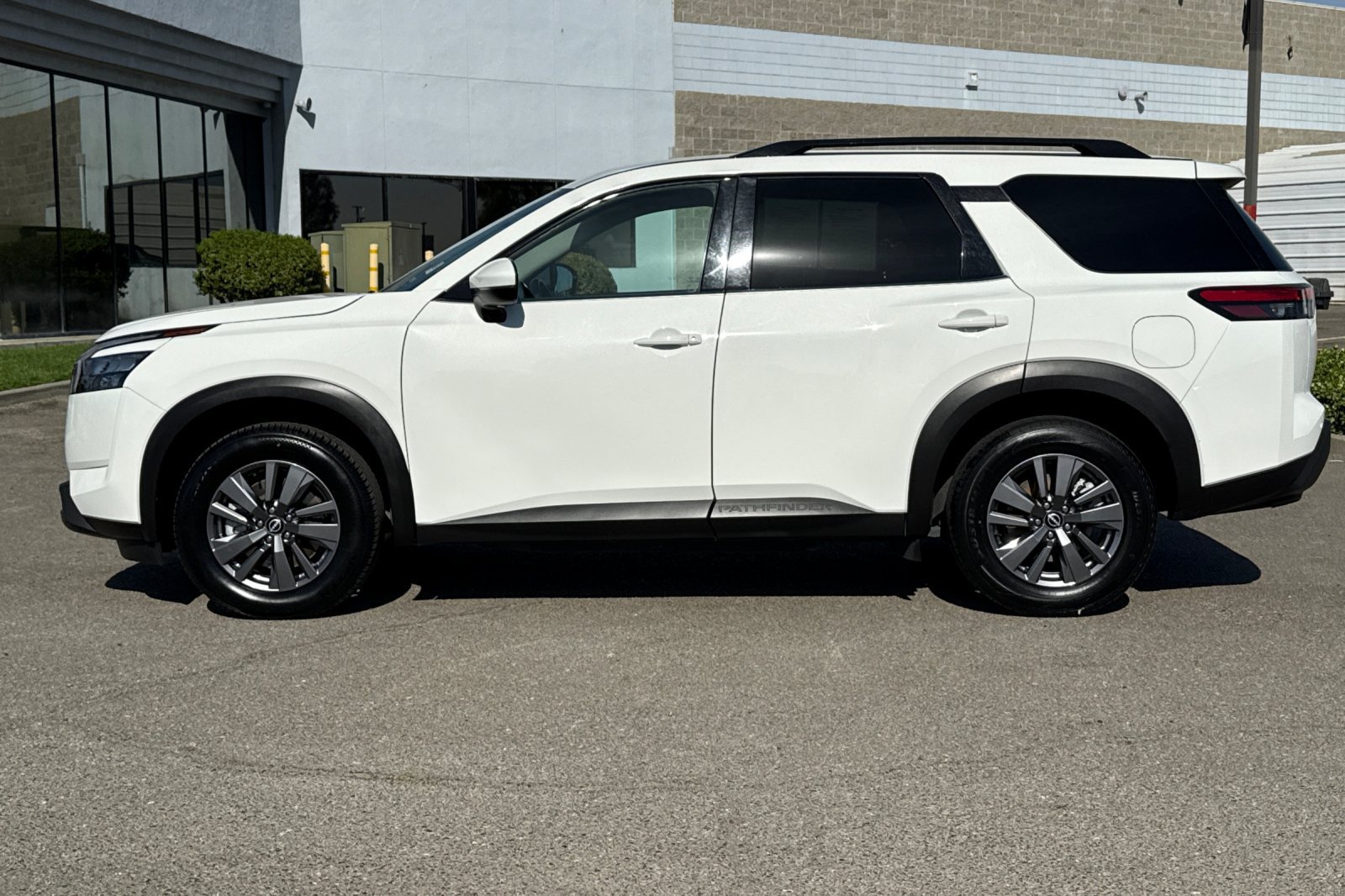 Certified 2025 Nissan Pathfinder SV FWD image 9