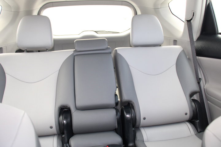 Used 2017 Toyota Prius V Five image 20