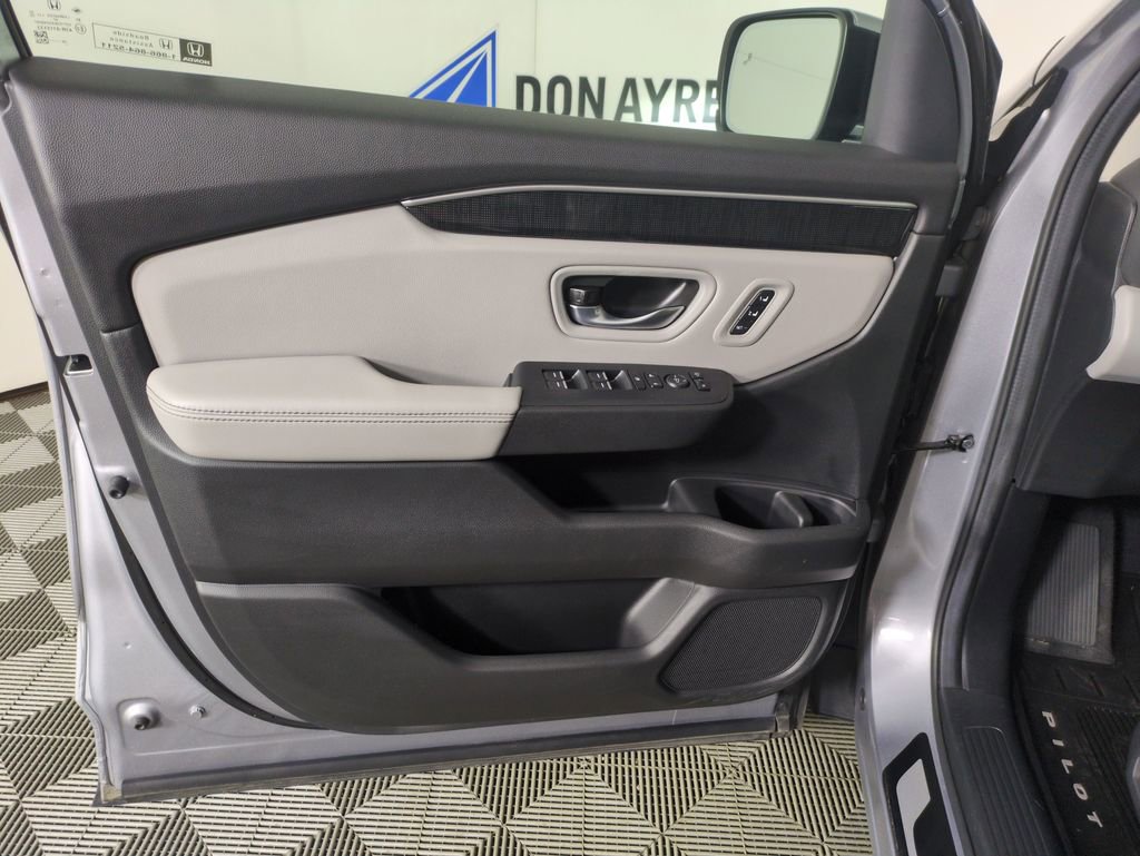 Certified 2025 Honda Pilot Elite image 14