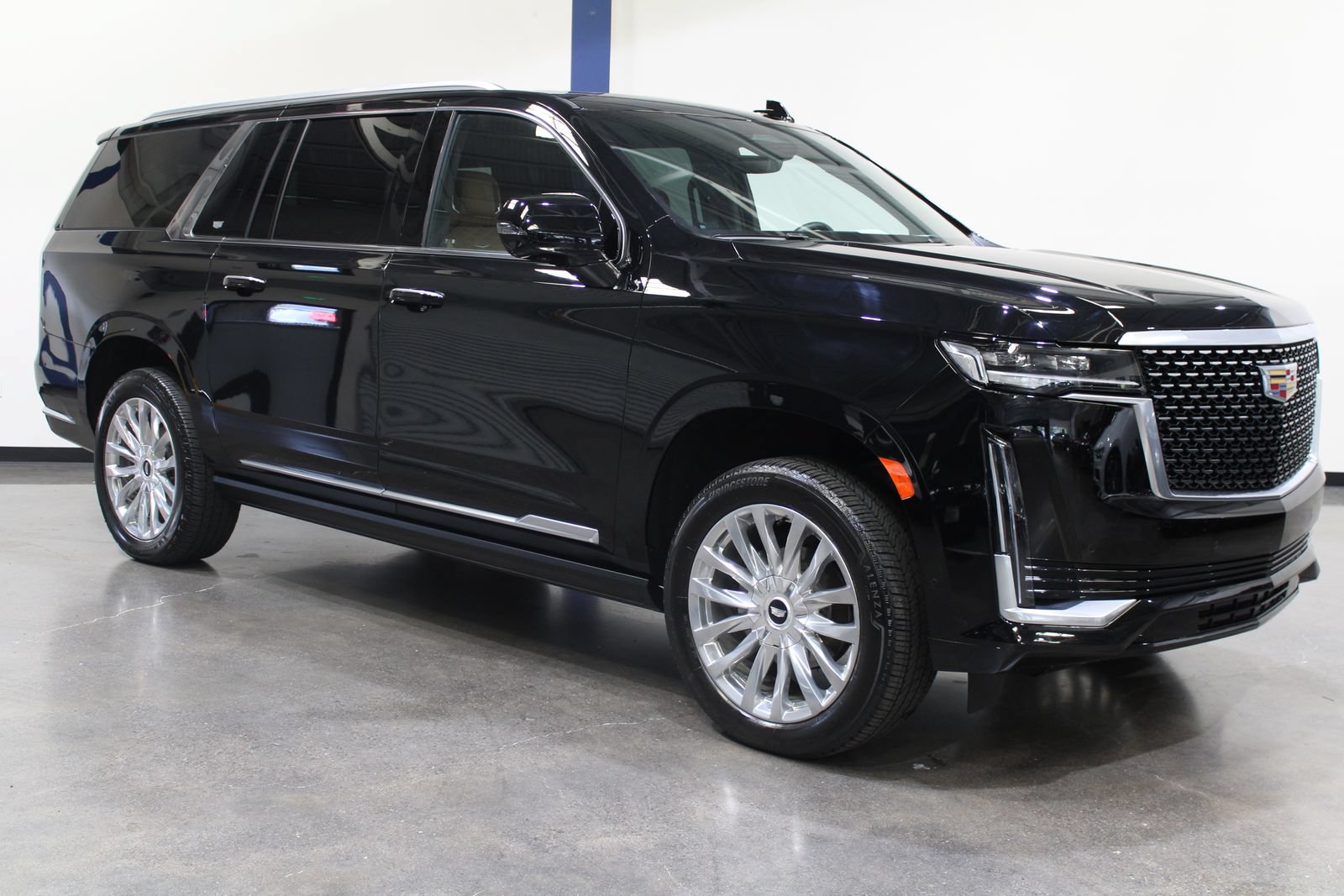 Used 2023 Cadillac Escalade ESV Premium Luxury w/ Performance Package AWD/4WD image 2