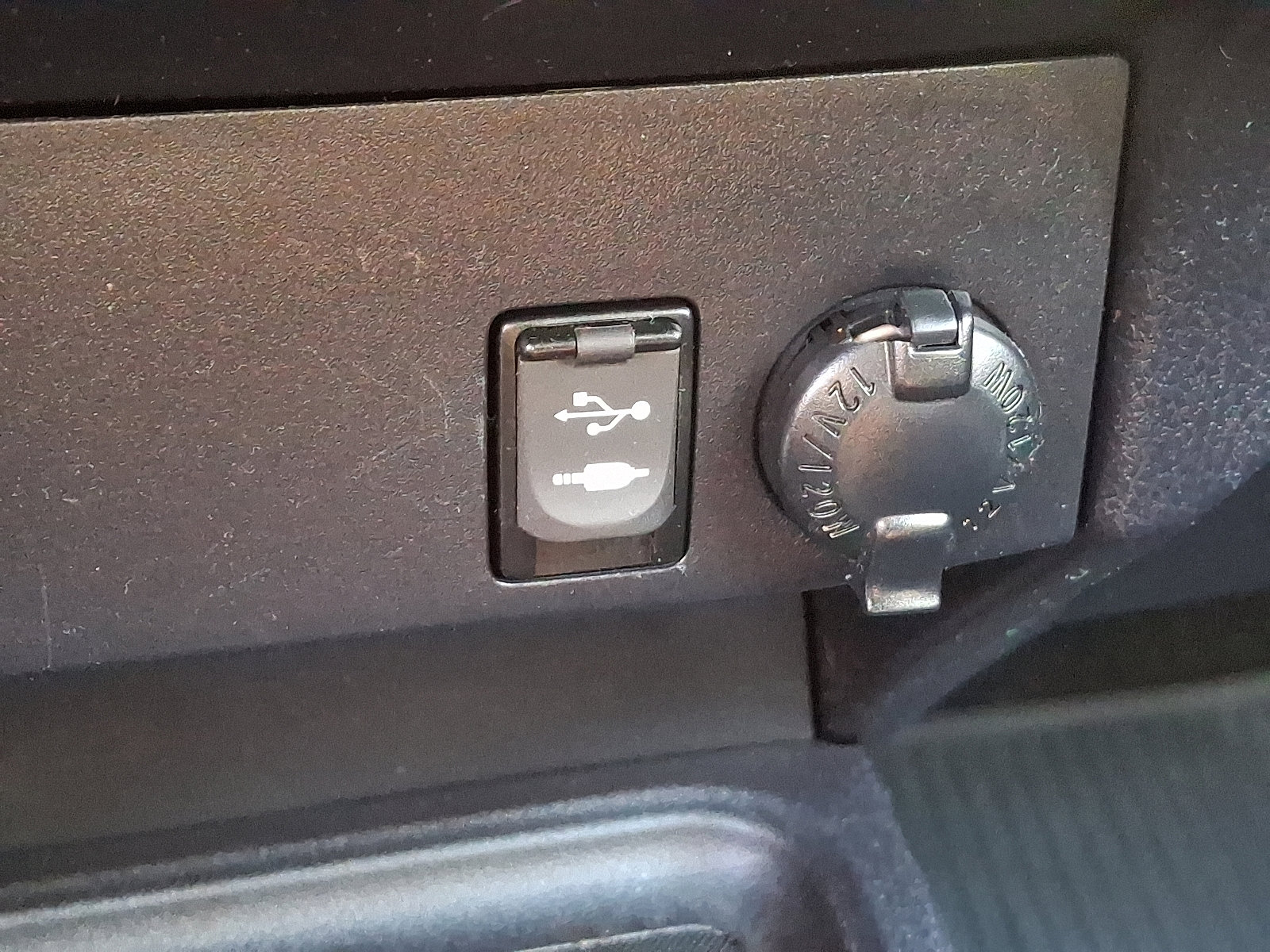 Used 2017 Toyota RAV4 LE image 25