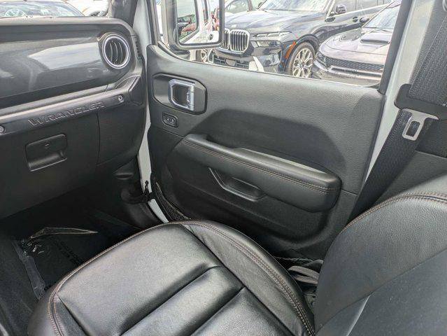 Used 2022 Jeep Wrangler Unlimited Rubicon AWD/4WD image 17