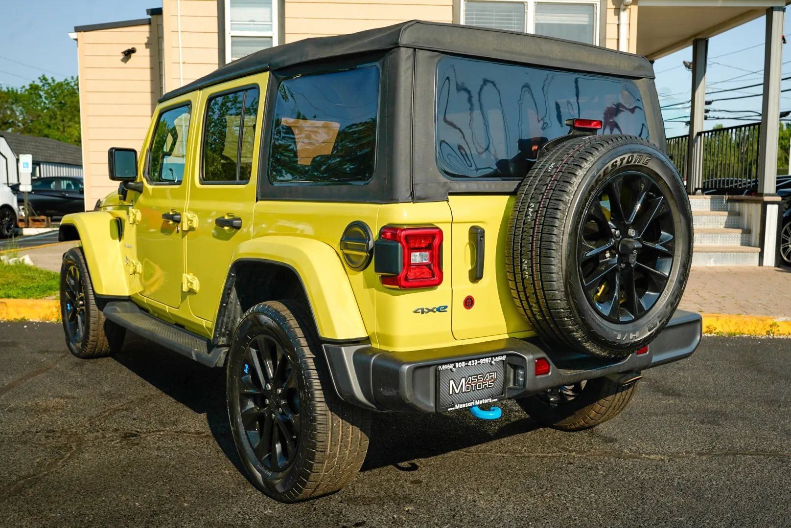 Used 2023 Jeep Wrangler Unlimited Sahara w/ Cold Weather Group AWD/4WD image 7
