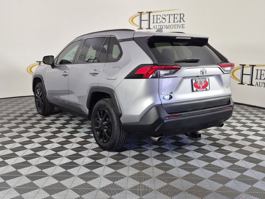 Used 2021 Toyota RAV4 LE FWD image 7