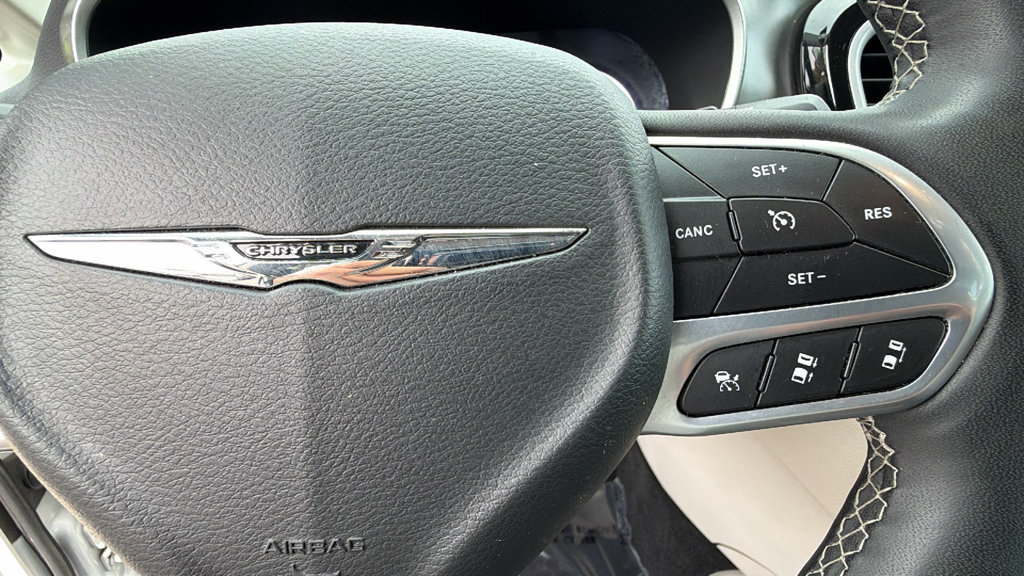 Used 2024 Chrysler Pacifica Limited FWD image 20