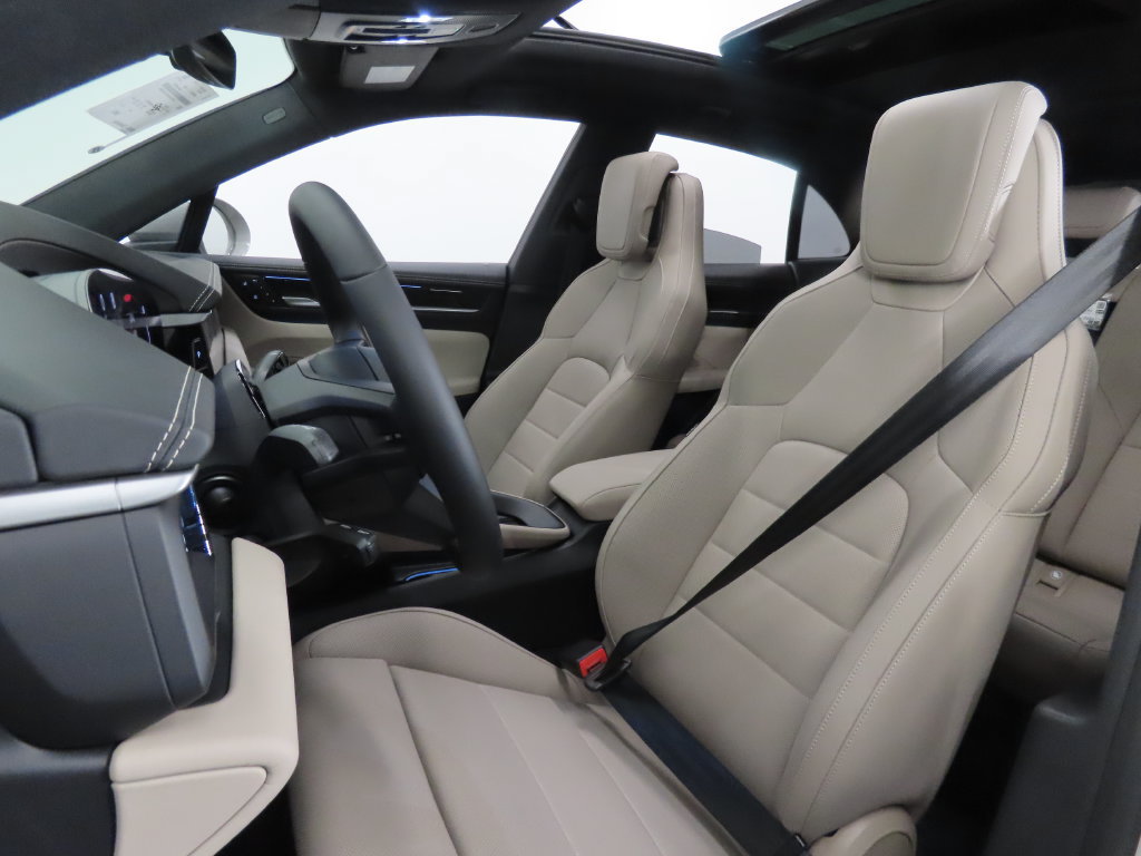 New 2026 Porsche Macan Electric RWD image 5