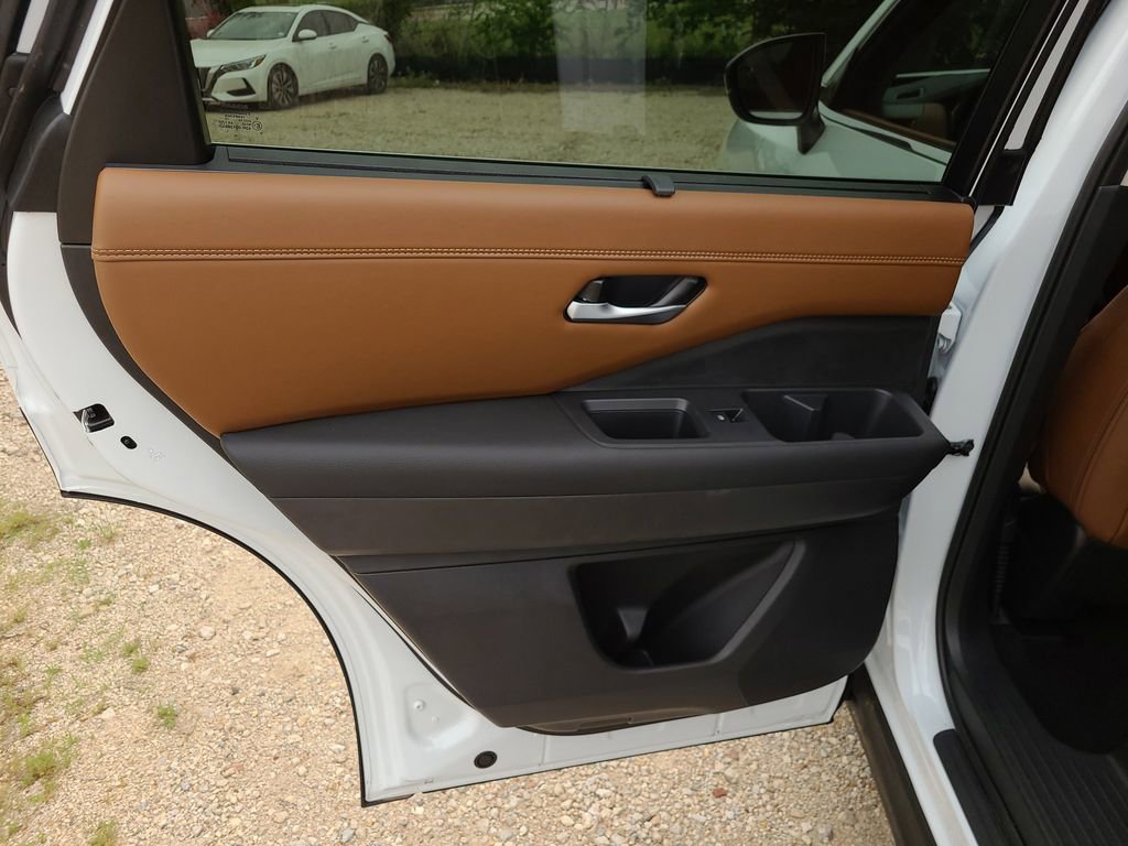 New 2026 Nissan Pathfinder Platinum FWD image 11