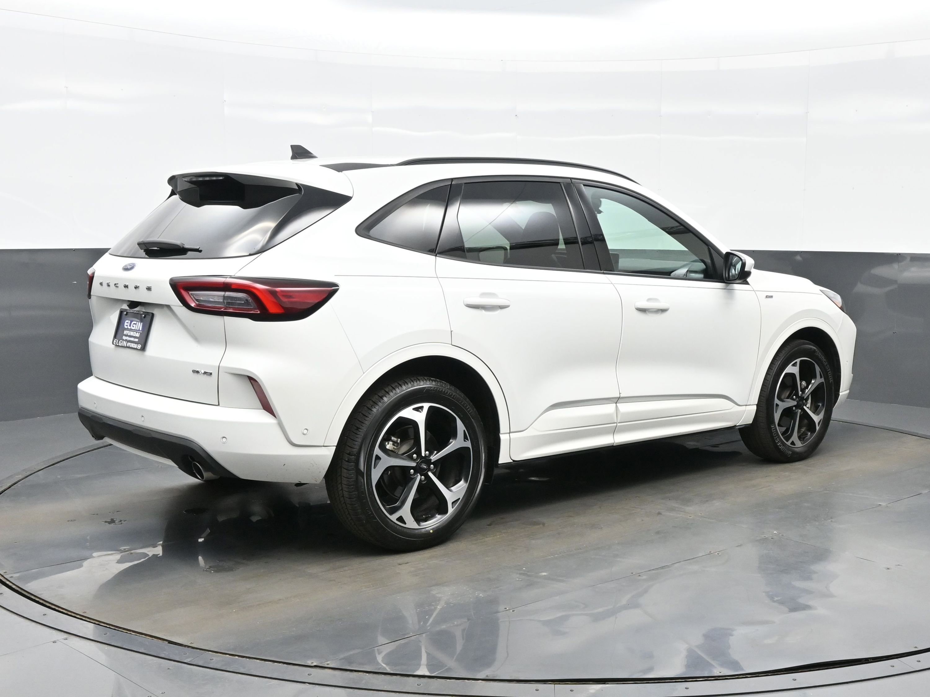 Used 2023 Ford Escape ST-Line Elite w/ Premium Technology Package AWD/4WD image 6