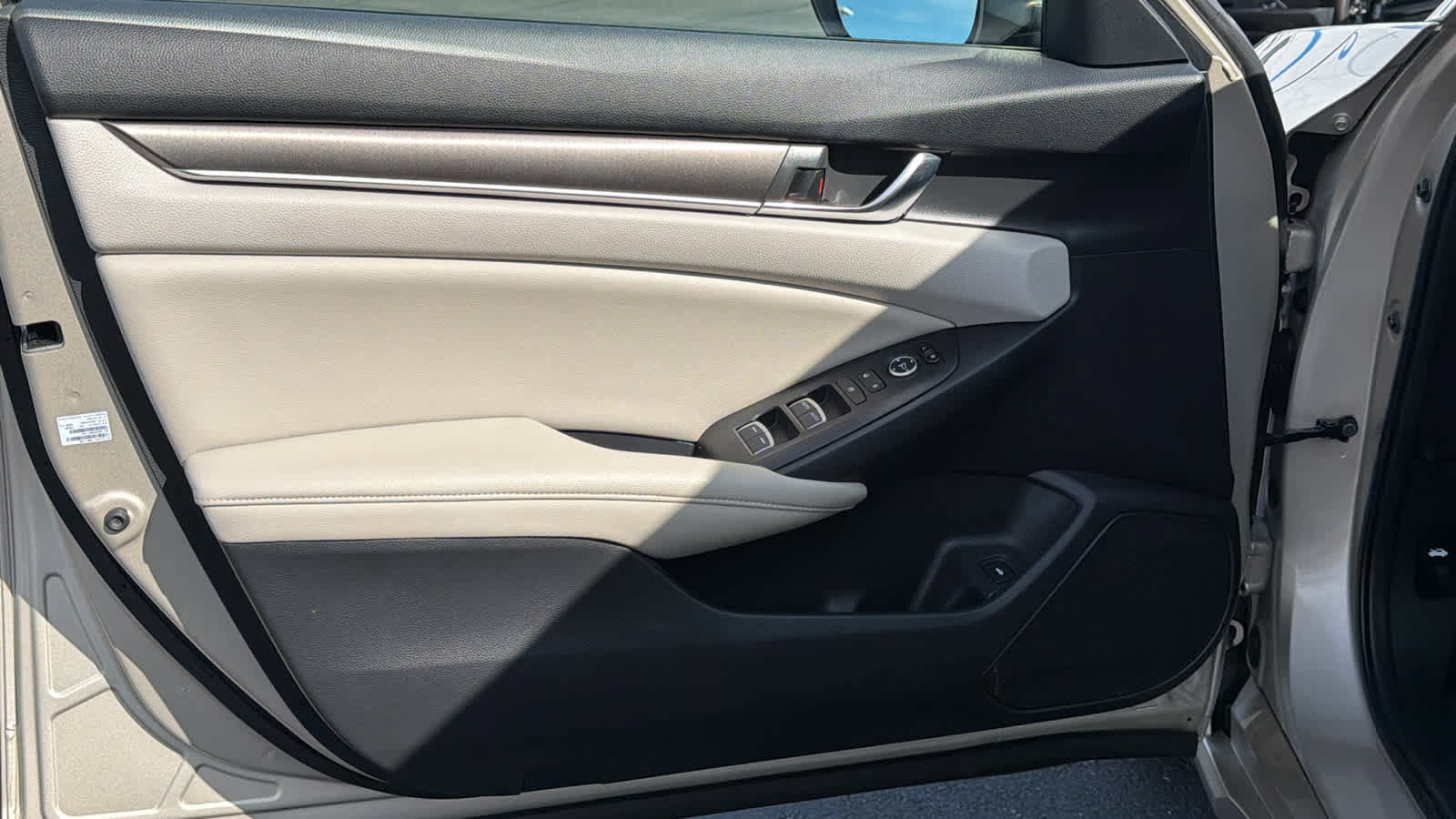 Used 2019 Honda Accord LX image 23