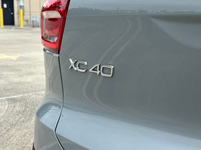 Certified 2025 Volvo XC40 B5 Plus AWD/4WD image 36