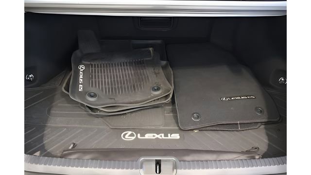Used 2025 Lexus ES 300h w/ Premium Package image 3
