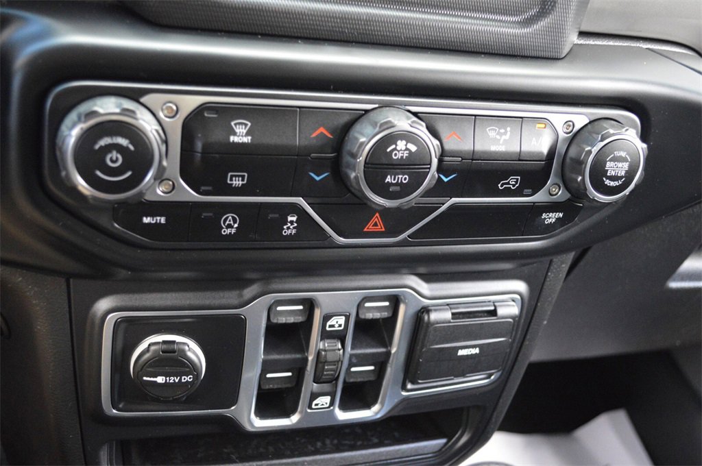 Used 2020 Jeep Wrangler Unlimited Sahara image 26